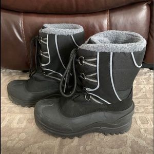 Snow Boots - big kid child size 6